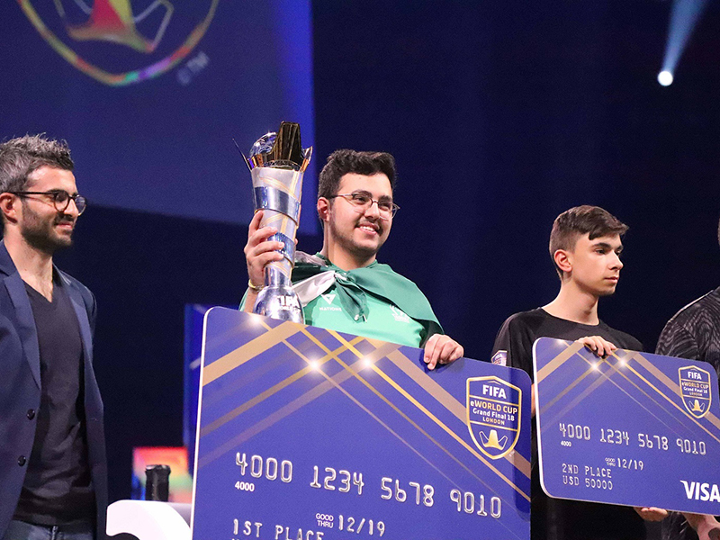 تتويج مساعد الدوسري في بطولة كأس العالم 2018 FIFA